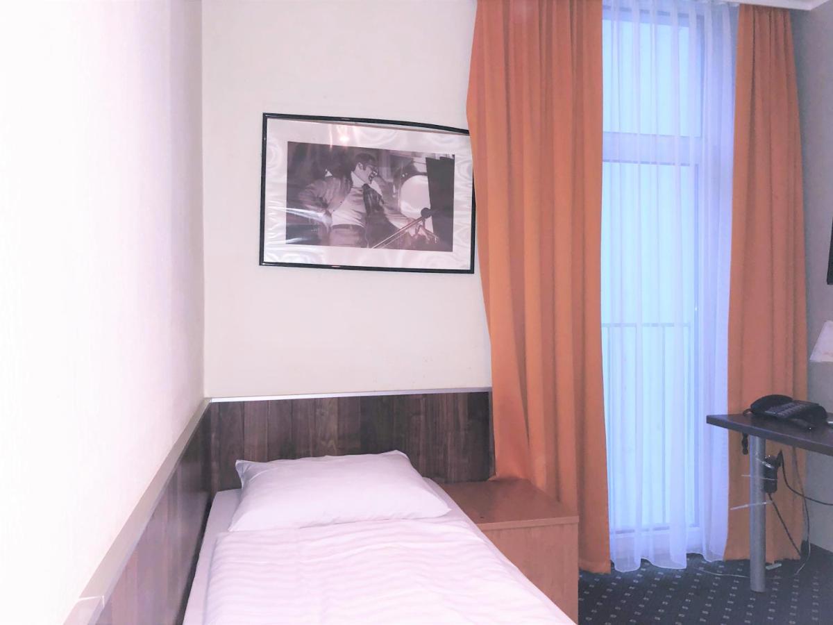 Frankair Star Hotel Frankfurt City Frankfurt am Main Bagian luar foto